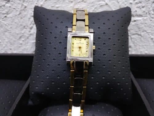 Reloj Pulso Anne Klein Acero Inox Mujer Con Detalle Original Dorado Con Plateado Plateado Dorado — Decoración vintage