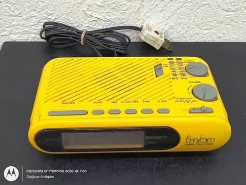 Radio Reloj Digital Romy Am/fm Ae215 Vintage No Sirve Repara Amarillo