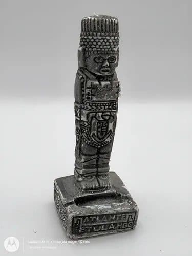 Estatua Figura Artesanía Mini Atlante De Tula Hecho De Yeso Gris