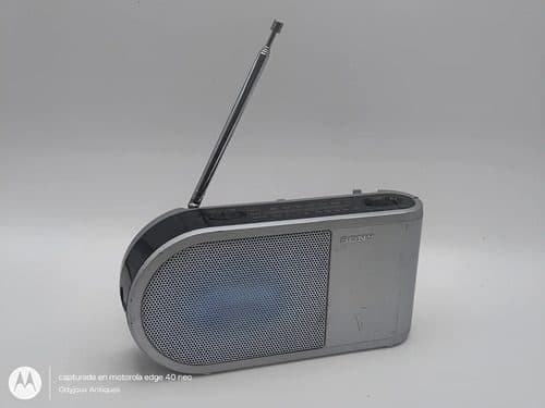 Radio Sony Portatil Icf-304 2 Bandas Am/fm Retro Año 1995 Plateado