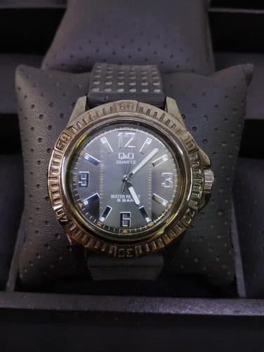 Reloj Q&q Mod. Q436-405 Yhm Informal Estándar 45mm Hombre Negro Negro Humo Gris Oscuro
