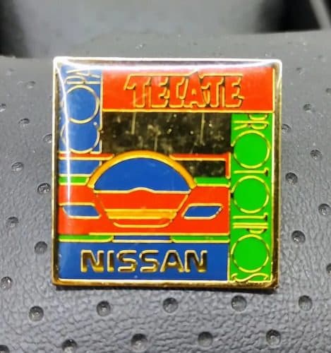 Pin Metalico Raro Promocional Tecate Nissan 1998 Retro Dorado Rojo Azul Verde Tecate Nissan — Coleccionables vintage, años 90s