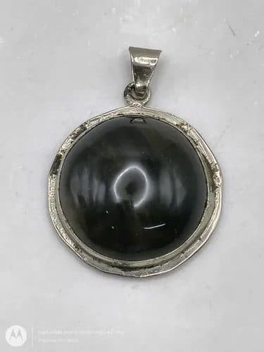 Dije De Latón Redondo Con Obsidiana Y Pirámide Teotihuacan Negro Con Plata — Coleccionables vintage