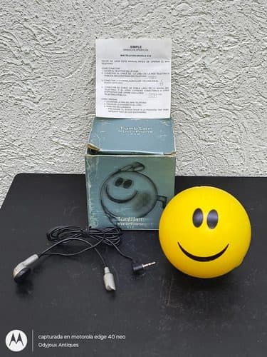 Mini Teléfono Retro Tumbler Mini-phone E12 Emoji Cara Feliz Amarillo
