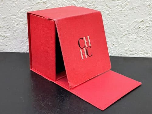 Caja/estuche Rigido Marca Carolina Herrera Usado Original Rojo