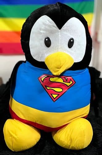Peluche Pingüino Superman Gigante Six Flags 90cm Dc Comics Negro Con Azul Y Rojo — Coleccionables vintage, años NOW