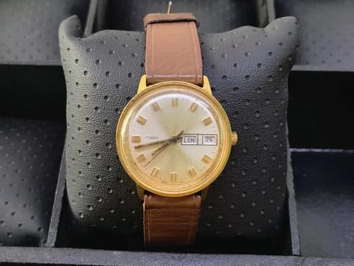 Reloj Mecánico Cuerda Timex Dorado Vintage 70s Para Reparar Café Dorado Beige