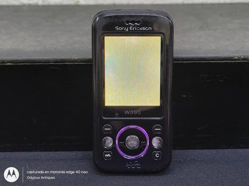 Celular Sony Ericsson W395 No Se Ve Pantalla Es Para Reparar Violeta Oscuro