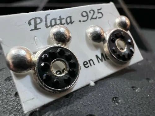 Aretes Broquel Mickey Mouse Zirconia Negro Plata Fina .925 Negro — Coleccionables vintage