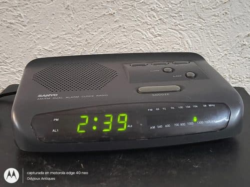 Radio Reloj Despertador Digital Sanyo Dual Rm6023 Vintage Gris