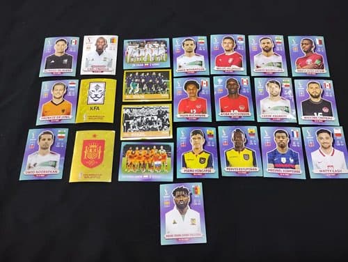 Lote 23 Estampas Fifa World Cup Qatar 2022 Panini Original Futbolistas Escudos Equipos Escudo