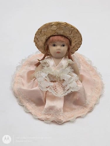 Muñeca De Porcelana Miniatura Vestido Coral 80's Vintage 8cm