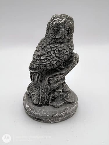 Estatua Figura Artesanal Animal Búho En Rama De Yeso 11.7cm Gris