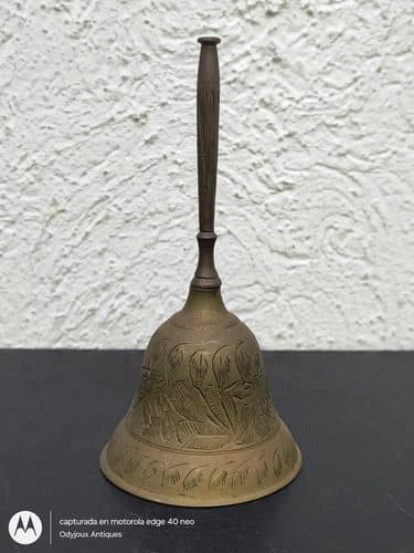 Campana Antigua De Latón Macizo Grabada Hindú Vintage 13cm — vintage México