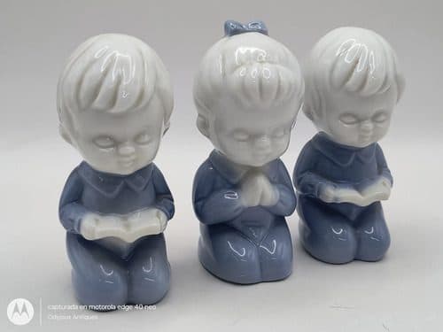 Figuras Niños Rezando Vintage Antiguas Porcelana 80's 3pz Blanco Con Azul