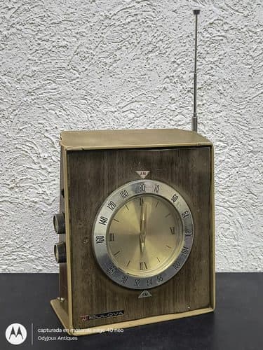 Radio Reloj Suizo Vintage Bulova 1260 Series Am/fm Japón Dorado