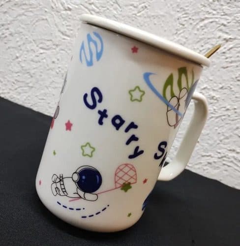 Taza Con Tapa Y Cuchara Figuras De Astronauta Blanco Astronauta — Decoración vintage