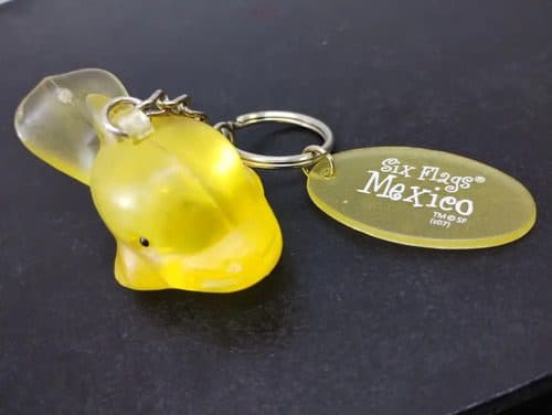 Llavero Ballena Con Luz Six Flags México Amarillo Usado Amarillo — Coleccionables vintage