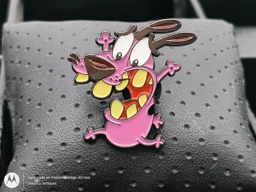 Pin Broche Metalico Coraje El Perro Cobarde Retro 3.6cm Rosa Chicle Coraje El Perro Cobarde