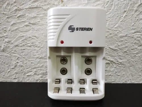 Cargador De Pilas Steren Aa Aaa Y 9v Mod. Crg-020 Usado