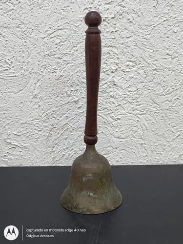 Campana Escolar Antigua De Latón Con Mango De Madera Hindú