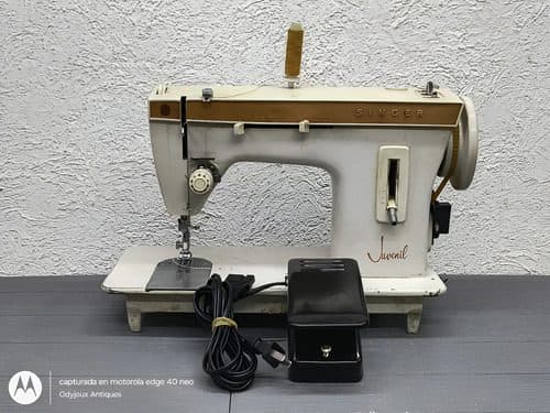 Máquina De Coser Singer Juvenil Vintage Con Motor Dcolección Beige — Coleccionables vintage