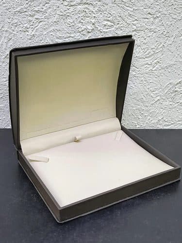Caja/estuche Para Joyería /collar De Piel Usado Café