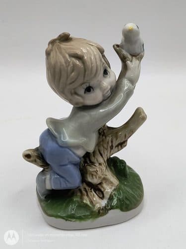 Niño En Árbol Con Pajarito De Porcelana Antigua Vintage Azul Con Blanco