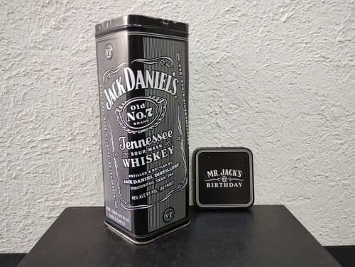 Caja Metálica Promo Jack Daniel's Ed Mr. Jacks Birthday 2011 Negro Y Gris Con Letras Blancas Rayas