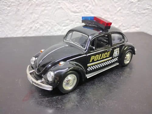 Volkswagen Beetle Policía Escala 1:32 Metalico 12cm Usado Negro — Coleccionables vintage