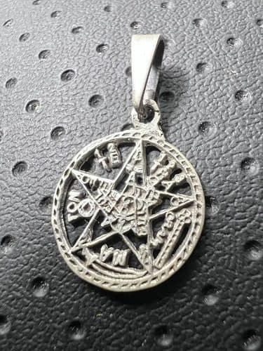 Dije Tetragramaton En Plata Fina .925 De 1.5cm Plateado