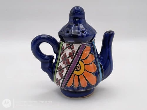Salero Cerámica De Talavera En Forma De Tetera Con Flores Azul Y Colores