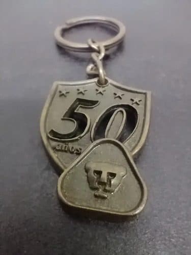 Llavero Metálico Pumas 50 Aniversario Original Usado Oro Antiguo — Coleccionables vintage