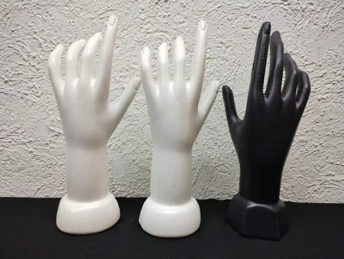 Exhibidores De Mano Plástico Para Anillo Pulsera 3pzas Usado Blanco — Coleccionables vintage