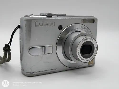 Cámara Digital Panasonic Lumix Dmc-ls75 7.2mp 3x Con Detalle Plateado